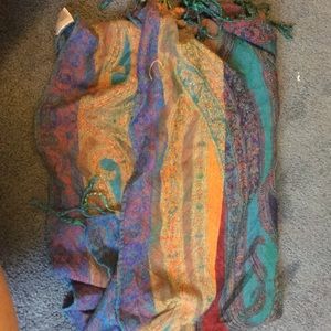 Extremely large scarf